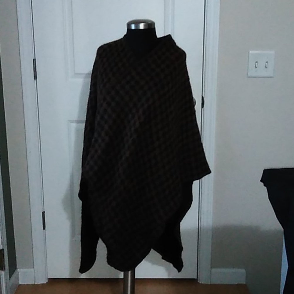 The Weavers Mill Wool shawl